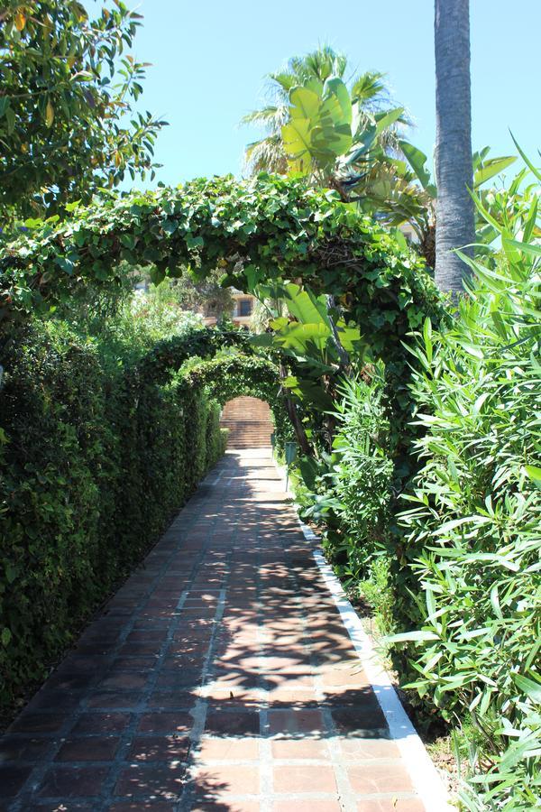Mansion Alhamar - 2 Bedroom, Frontline Beach, Mountain Views, Full Size Pool, Tennis Courts, Close To Shops, On-Site Bar & Chiringuito Sitio de Calahonda Esterno foto