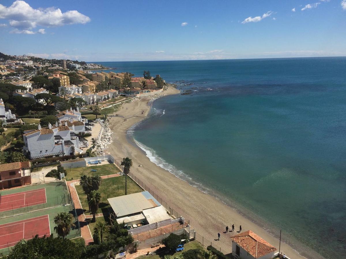 Mansion Alhamar - 2 Bedroom, Frontline Beach, Mountain Views, Full Size Pool, Tennis Courts, Close To Shops, On-Site Bar & Chiringuito Sitio de Calahonda Esterno foto