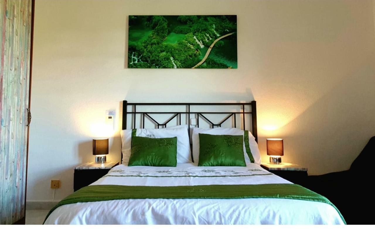 Mansion Alhamar - 2 Bedroom, Frontline Beach, Mountain Views, Full Size Pool, Tennis Courts, Close To Shops, On-Site Bar & Chiringuito Sitio de Calahonda Esterno foto
